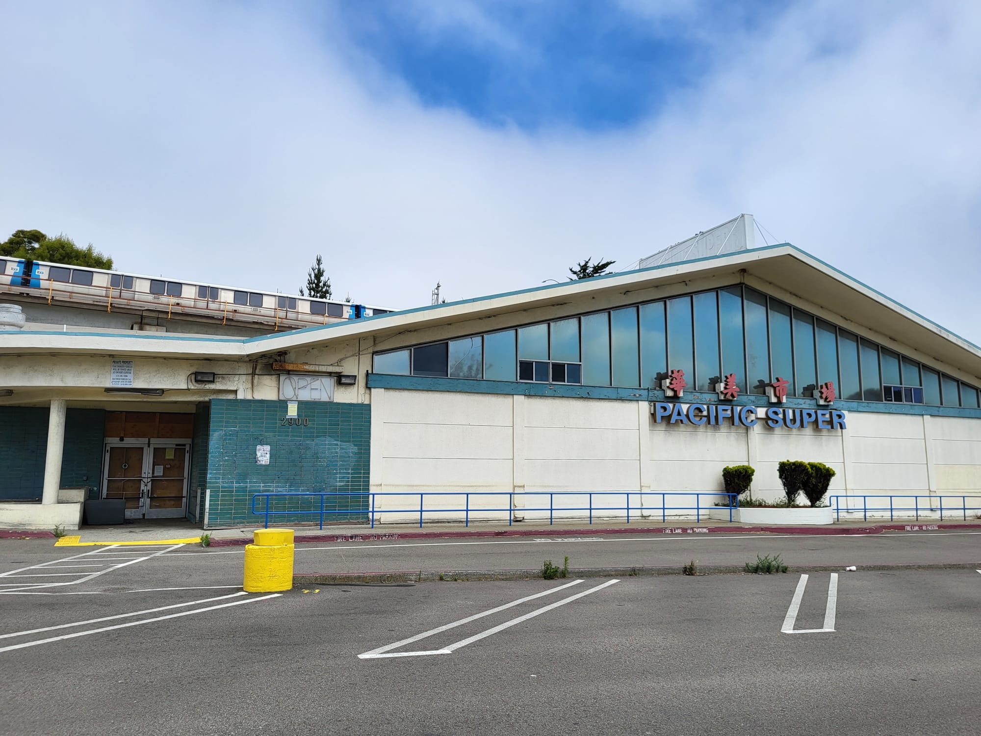 Vacant supermarket